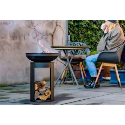 RedFire Arizone bålfad med brændeopbevaring – Udendørs ild Arizone bålfad i sort stål med brændeopbevaring – RedFire